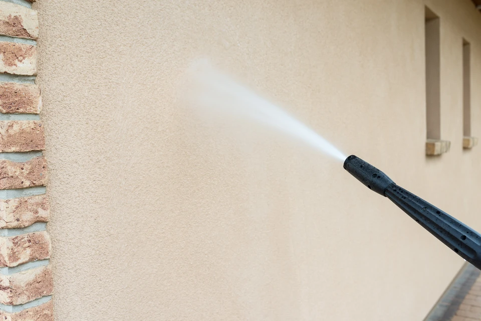 lavage du mur - nettoyage de la façade de la maison