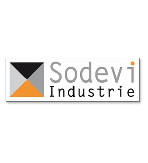 Logo ou pictogramme professionnel représentant un produit de traitement hydrofuge de haute qualité, avec des symboles de sélection rigoureuse (comme une main sélectionnant un produit, une loupe d'inspection, ou un sceau de qualité). L'image doit communiquer la fiabilité, la performance et la longévité des produits choisis par l'entreprise pour le traitement hydrofuge des toitures. Style infographie moderne et épurée, adapté à une section de type certifications.
